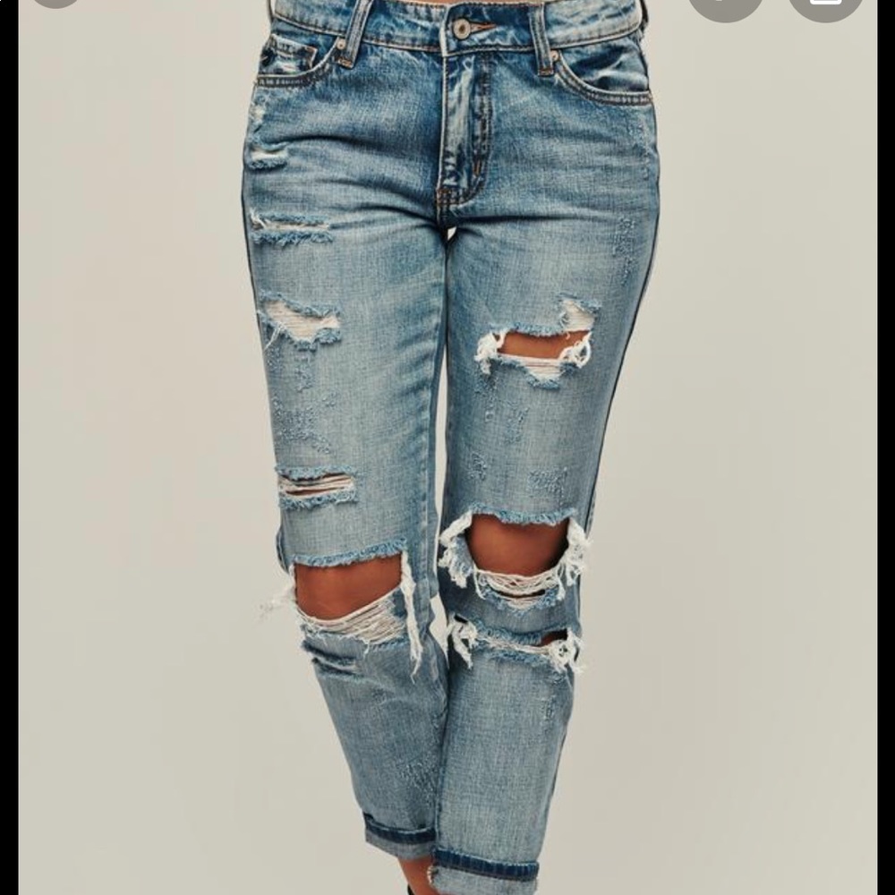 Low Rise  Distressed Boyfriend Jean